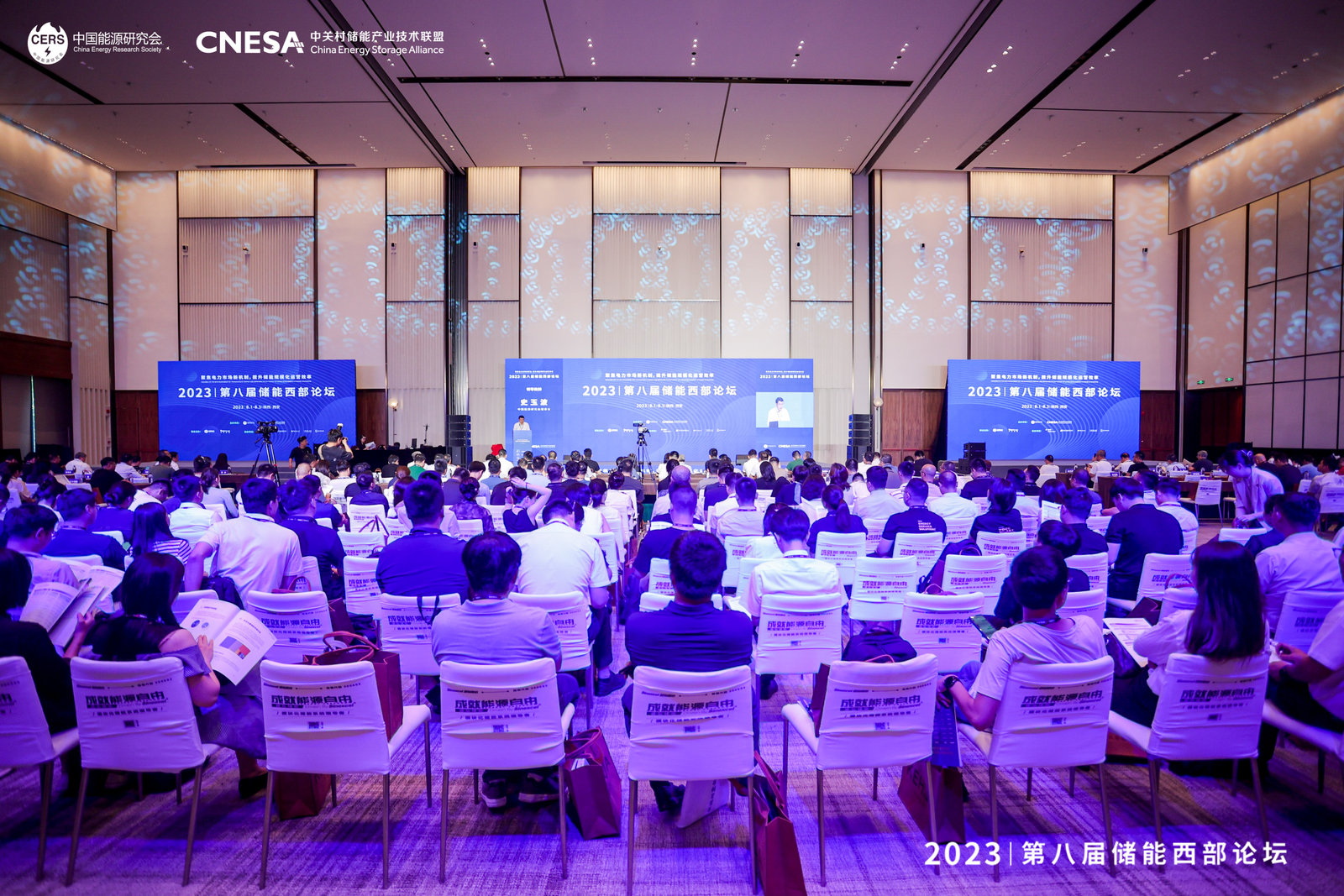 企業(yè)動(dòng)態(tài)  中鈉儲(chǔ)能應(yīng)邀參加第八屆儲(chǔ)能西部論壇——大規(guī)模長(zhǎng)時(shí)儲(chǔ)能技術(shù)是碳中和的核心1.jpg